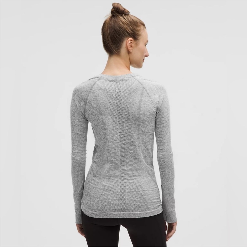 Lululemon Athletica Light Gray Long Sleeve Tee - Picture 3 of 16